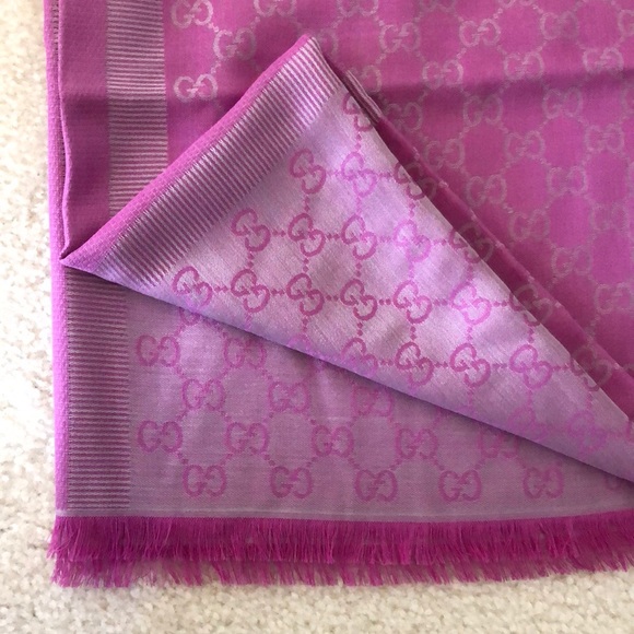 Gucci Wool & Silk Wrap/Scarf. Fuchsia/Gray. New! - Picture 2 of 3